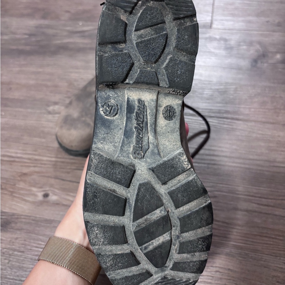 Lace up Blundstone Boots - Picture 3 of 3